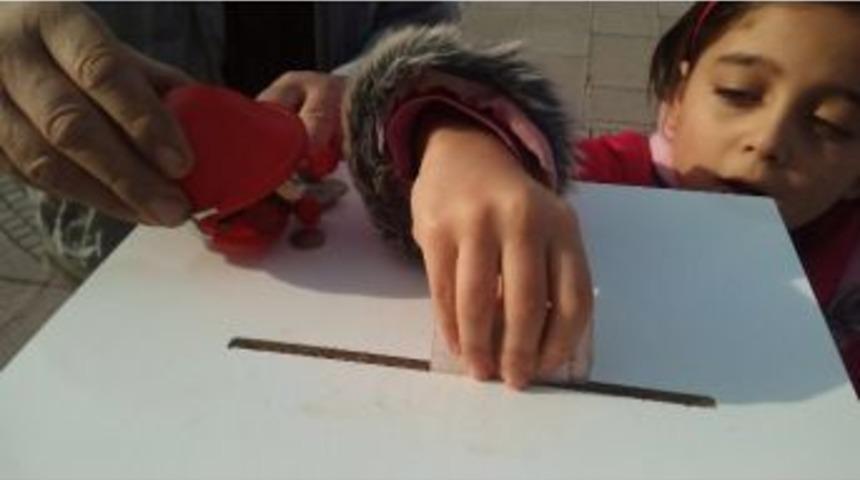 Har&ccedil;lığını, Zor Durumdaki T&uuml;rkmenlere G&ouml;nderdi