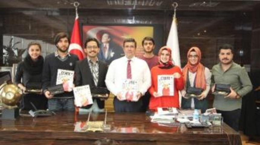 Zirve &Uuml;niversitesi &Ouml;ğrenci Konseyi Rekt&ouml;r Prof. Dr. Adnan Kısa&rsquo;yı Ziyaret Etti