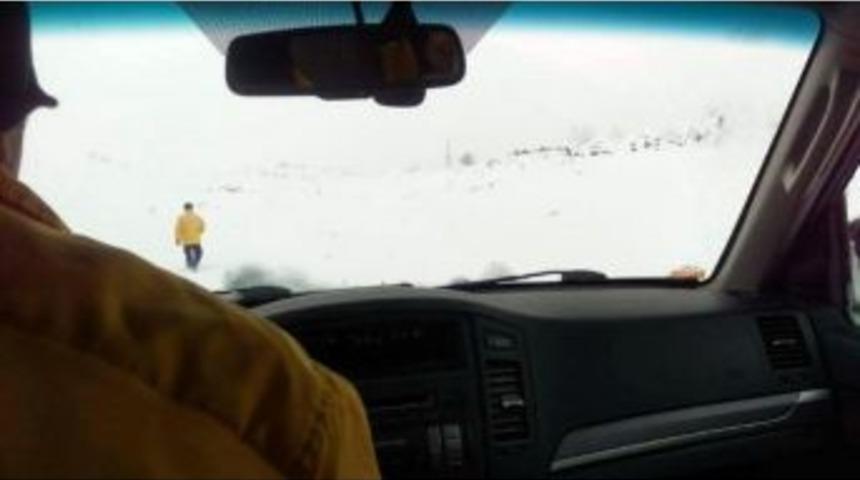 Hasta Kurtarmaya Giden Paletli Ambulans Karda Y&ouml;n&uuml;n&uuml; Kaybetti