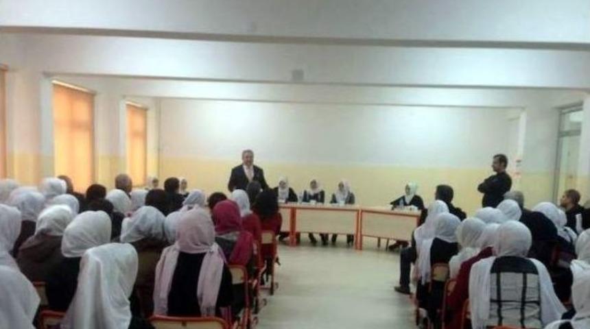 " 7 Kişi 7 Ayda 7 Kitap Okuma" Etkinliği Ger&ccedil;ekleştirildi