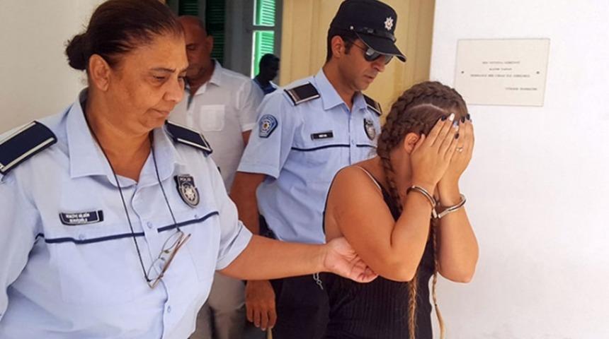 &Ccedil;ocuklarını cinsel i&ccedil;erikli g&ouml;r&uuml;şmelerde kullanan anne İngiltere'ye iade edildi