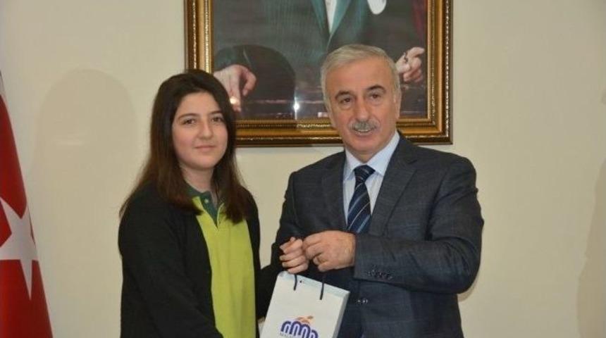 Vali Kam&ccedil;ı, Teog Birincilerini Ve &Ouml;ğretmenlerini &Ouml;d&uuml;llendirdi