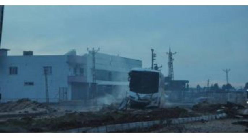 Nusaybin&rsquo;de Polis Aracına Saldırı