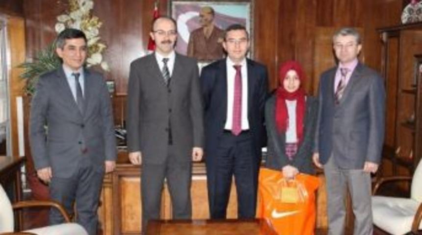 Kaymakam Ke&ccedil;eli Teog T&uuml;rkiye Birincisini &Ouml;d&uuml;llendirdi