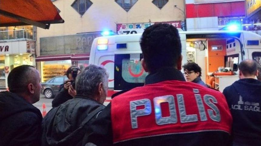 Elindeki Bı&ccedil;akla Ailesini Rehin Aldı