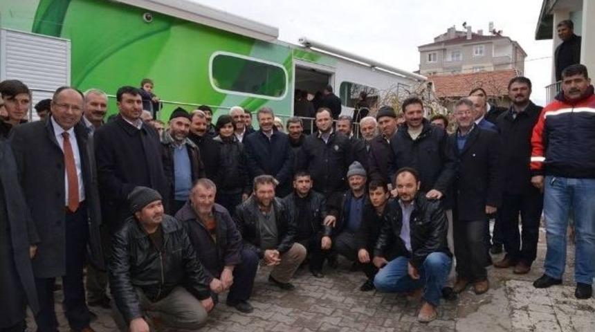 Kayseri Şeker &Ccedil;ift&ccedil;isinin Pancar Parasını &Ouml;demek İ&ccedil;in Banka Şubesi Tır İle İl&ccedil;eye Taşındı