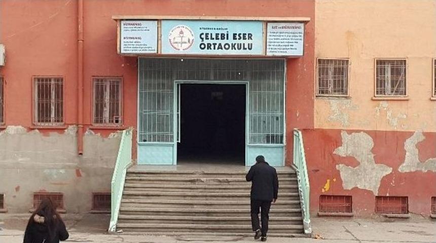 Diyarbakır&rsquo;da Karne Dağıtım T&ouml;reninde Patlama: 5 &Ouml;ğrenci Yaralı
