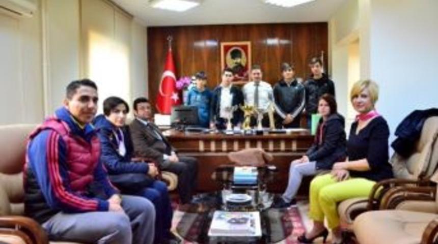 Kurttepe Mesleki Ve Teknik Anadolu Lisesi&rsquo;nin Hentbolda Başarısı