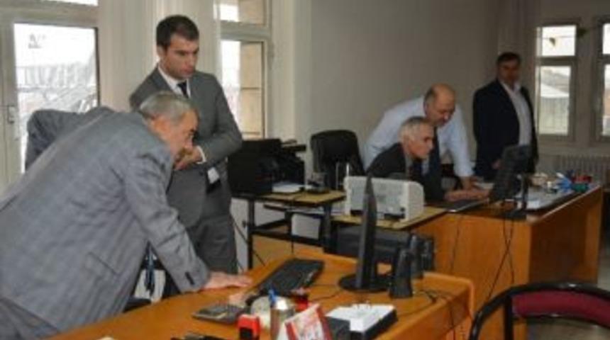 Başkan Yılmaz Personelle Birlikte &Ccedil;alıştı...