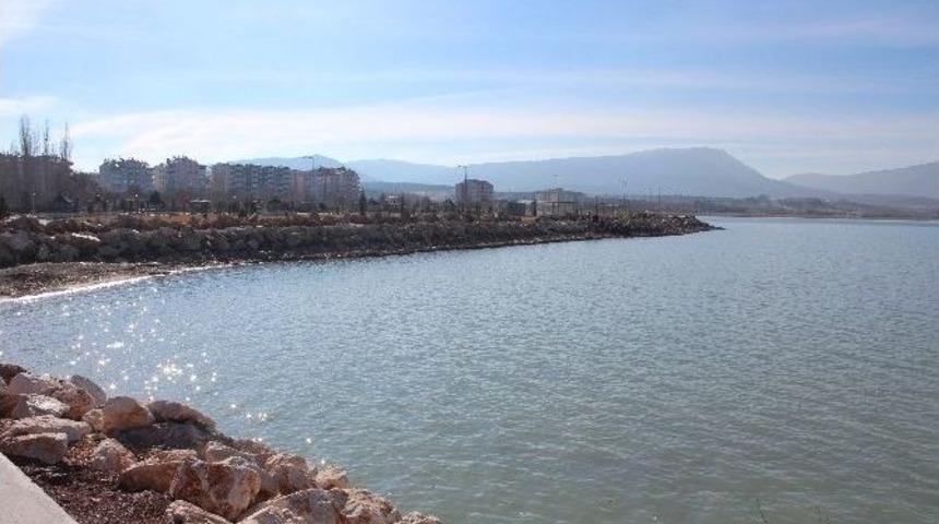 Beyşehir G&ouml;l&uuml; Kıyıları Eski Temiz G&uuml;nlerine Geri D&ouml;n&uuml;yor