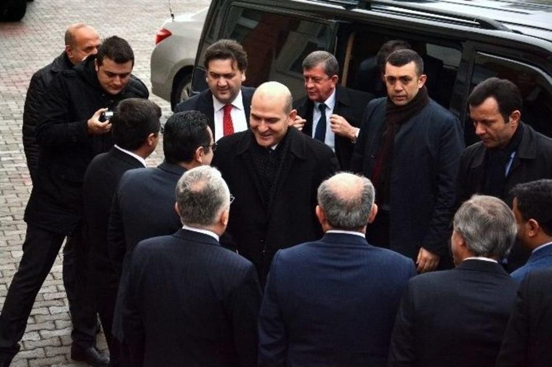 Bakan Soylu Trabzon&rsquo;da Karne Dağıttı