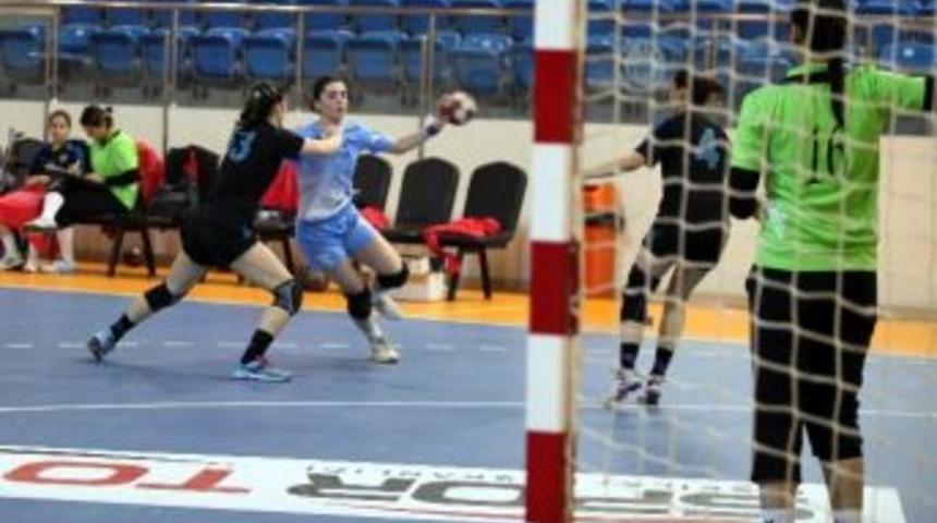 Yenimahalle Belediyespor Hentbol Takımı Anadolu &Uuml;niversitesi&rsquo;ni Mağlup Etti