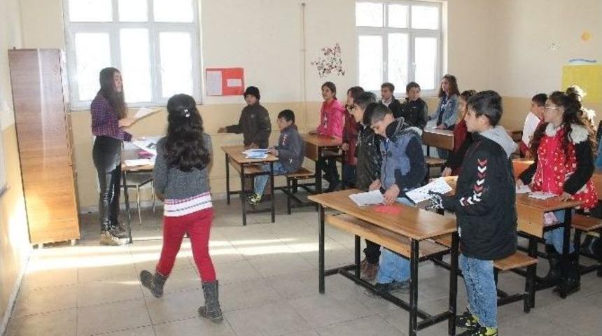 Irak Sınırına Sıfır Noktada Bulunan Beyt&uuml;şşebap&rsquo;ta Karne Sevinci