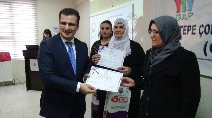 &Ccedil;atom&rsquo;da Kursiyerlere Sertifikaları Verildi