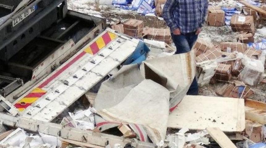 Hurdaya D&ouml;nen Kamyondan Burnu Bile Kanamadan &Ccedil;ıktı