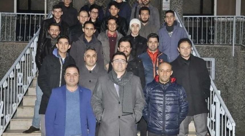 Gen&ccedil;ler Sabah Namazında Buluşuyor