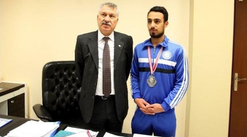 Tekvandoda T&uuml;rkiye İkincisi Olan Hasan Kan, Başkan Karalar&rsquo;ı Ziyaret Etti