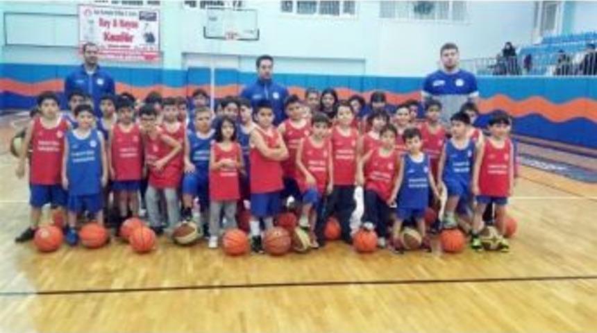 Geleceğin Basketbolcuları Turgut &Ouml;zal&rsquo;da Yetişiyor