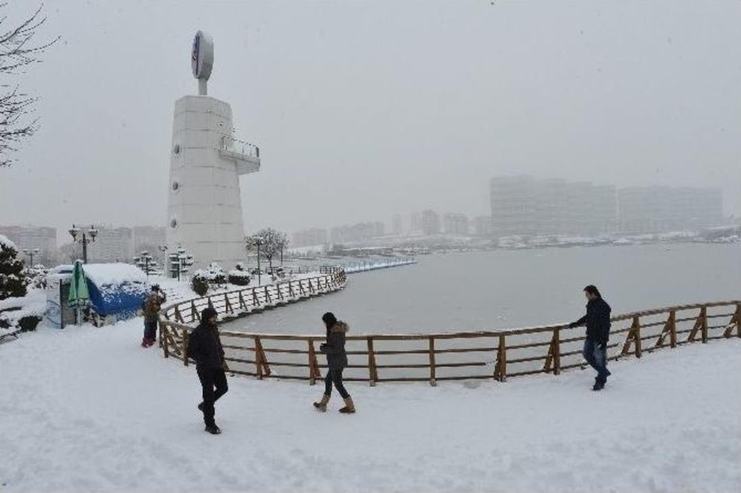 Başkent&rsquo;in Parklarında Kış G&uuml;zelliği