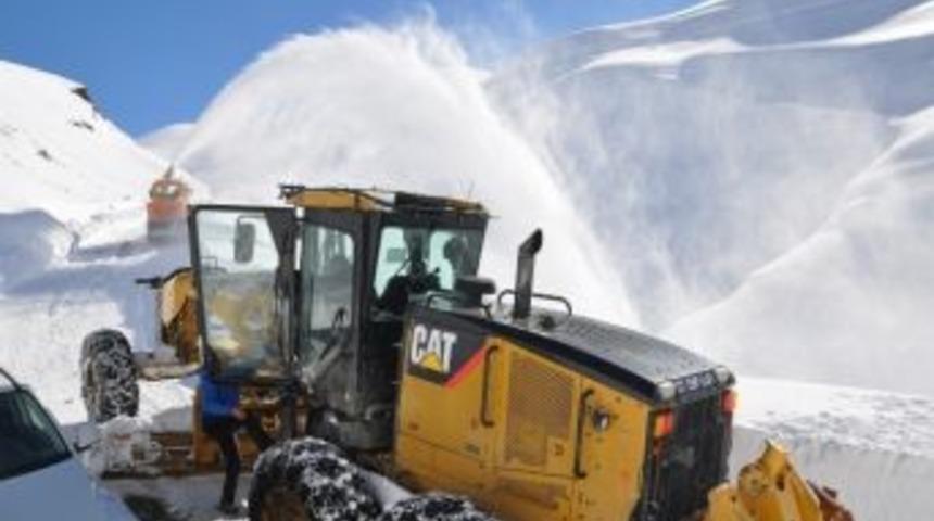 Hakkari&rsquo;de Karla M&uuml;cadele &Ccedil;alışması