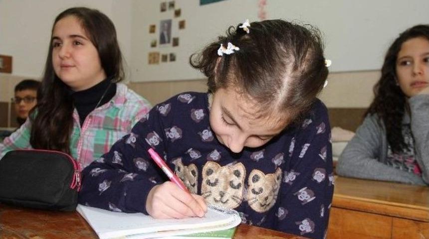 L&ouml;semi Hastası Rana&rsquo;nın Karne Heyecanı