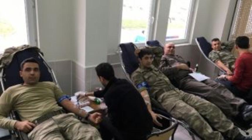 Besni Jandarmadan Kan Bağışı