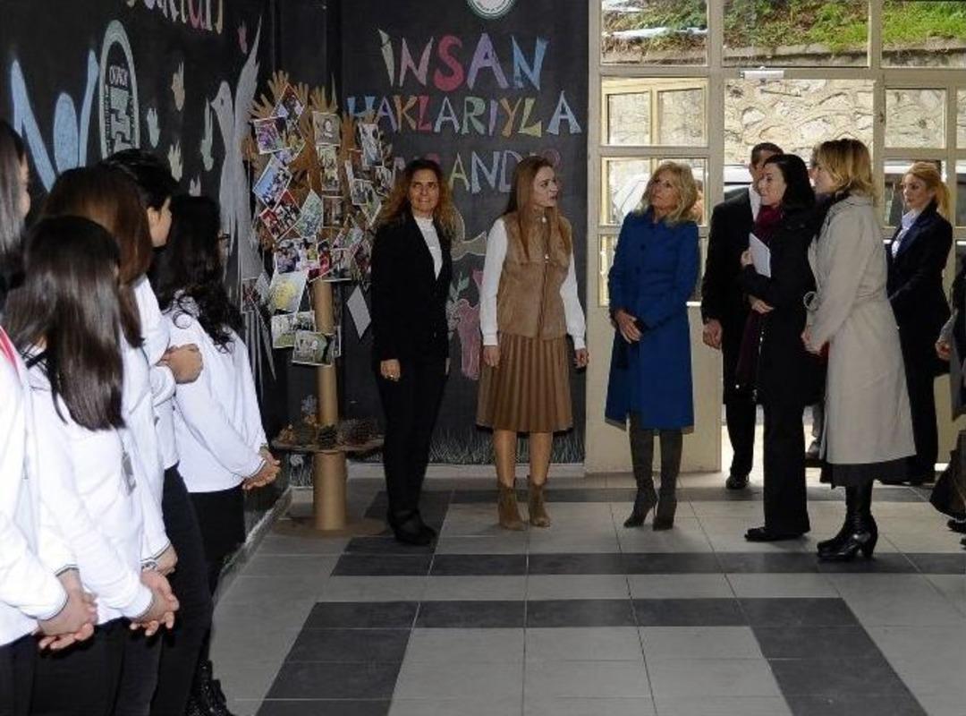 Joe Biden&rsquo;ın Eşi Jill Biden, Karne T&ouml;renine Katıldı