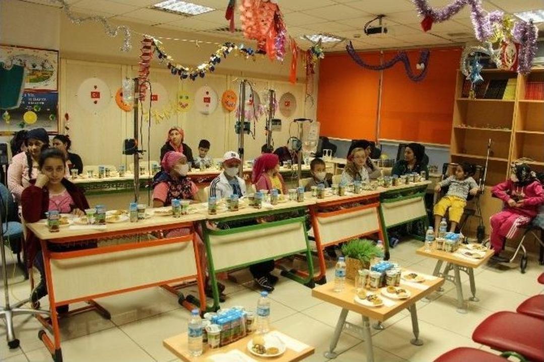 Karnelerini Hastanede Aldılar