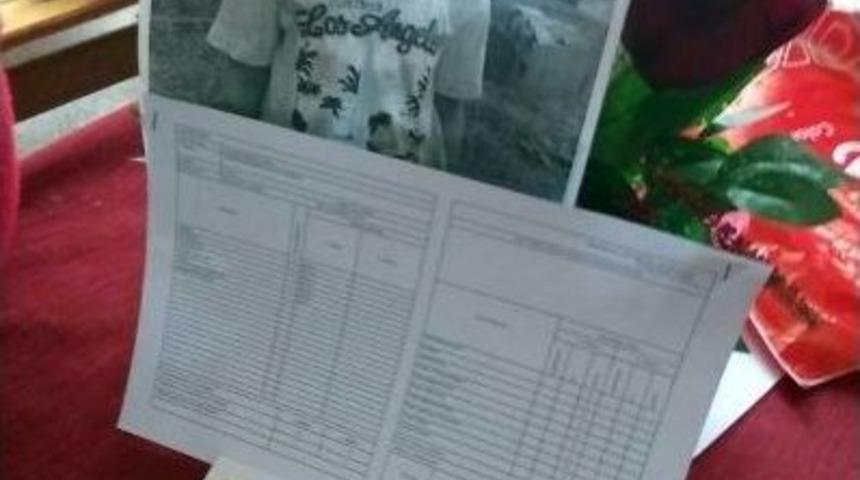 Yangında &Ouml;len &Ccedil;ocuğun Karnesi Sırasına Konuldu