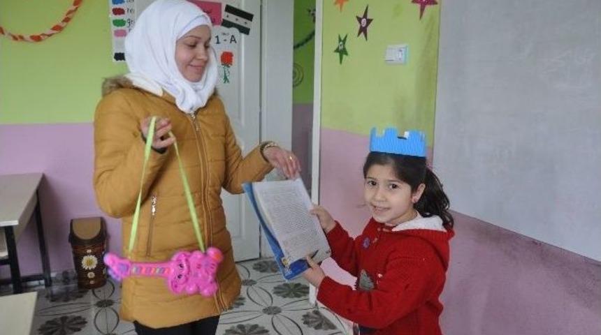 Reyhanlı&rsquo;da Suriyeli &Ouml;ğrenciler Karne Aldı