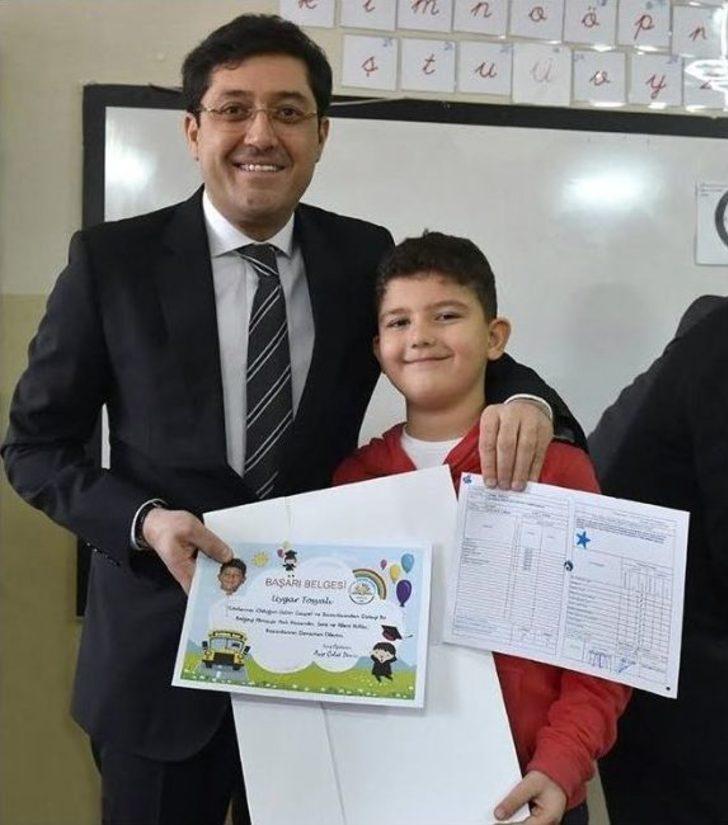 Başkan Hazinedar’dan Öğrencilere Karne G5