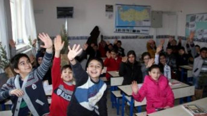 G&uuml;lşehir&rsquo;de 3 Bin 691 &Ouml;ğrenci Karne Aldı