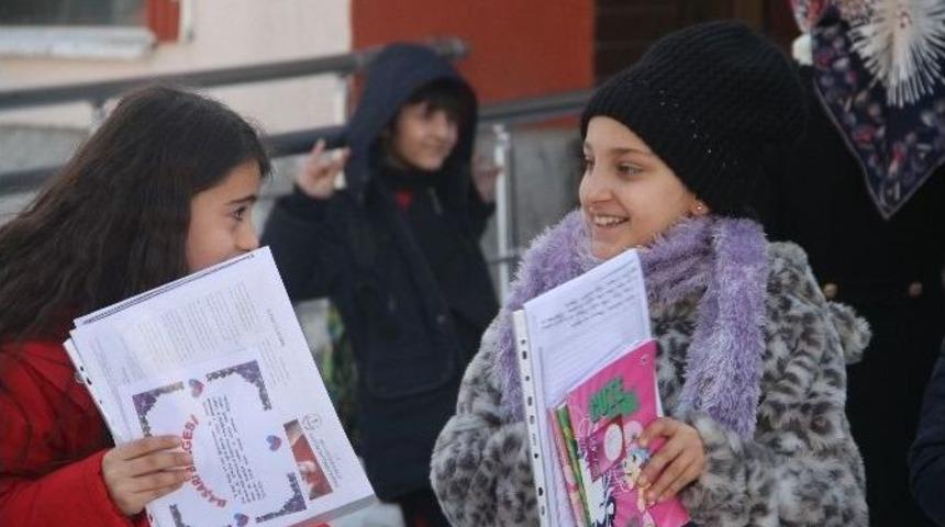 &Ouml;ğrencilerin Karne Sevinci