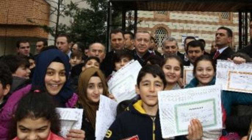 Erdoğan: "karne Dağıtımında Yapılan Saldırı, Bunların Nasıl Ahlaksız Girişim İ&ccedil;inde Olduklarını Ortaya Koyuyor"