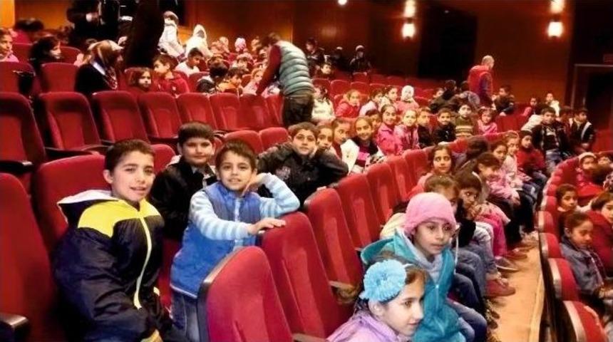 &Ouml;ğrenciler Animasyon Filmi İzleyerek Eğlendi