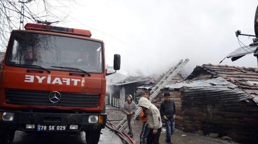 Yangında Balkondan Atlayan Kadın Yaralandı