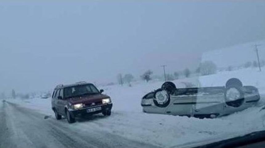 Buzlanma Trafik Kazasına Neden Oldu: 1 Yaralı
