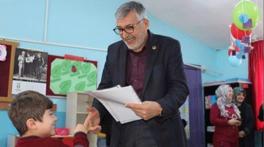 Başkan Bozkurt Karne Dağıttı