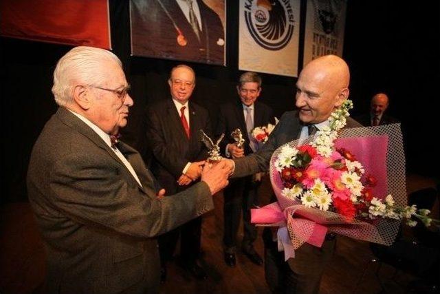 Kartal’daki Demokrasi Konferansına Yoğun İlgi