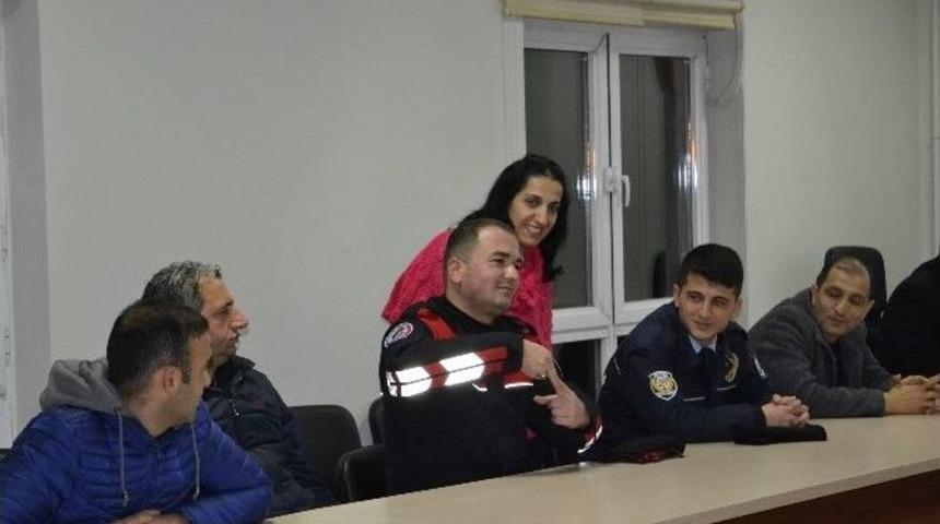 Kamuda Çalışanlar İşaret Dilini Öğreniyor