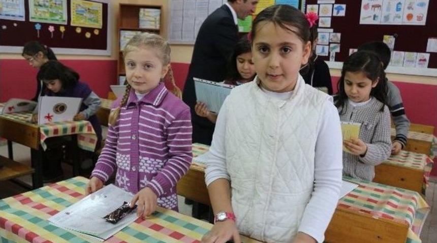 Han&ouml;n&uuml; Yatılı B&ouml;lge Okulunda Karne Sevinci