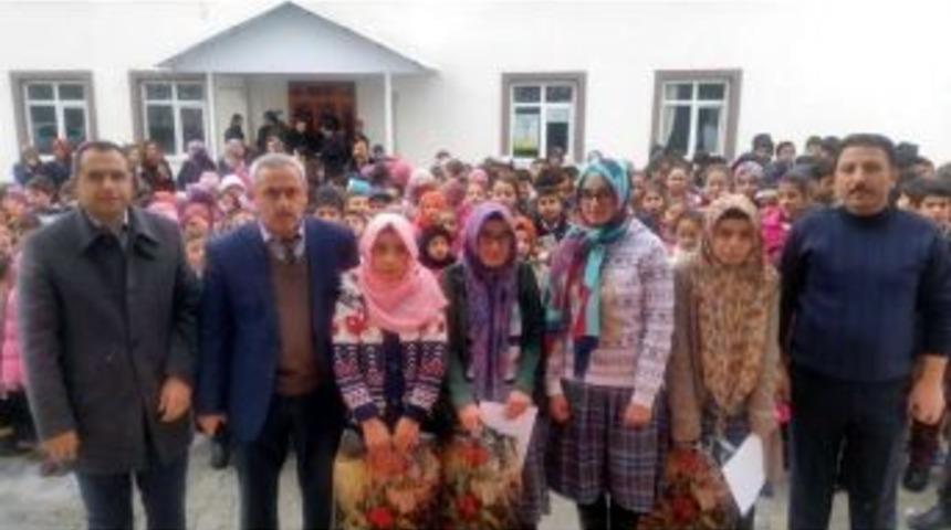 Belediye Başkanından Başarılı &Ouml;ğrencilere Hediye