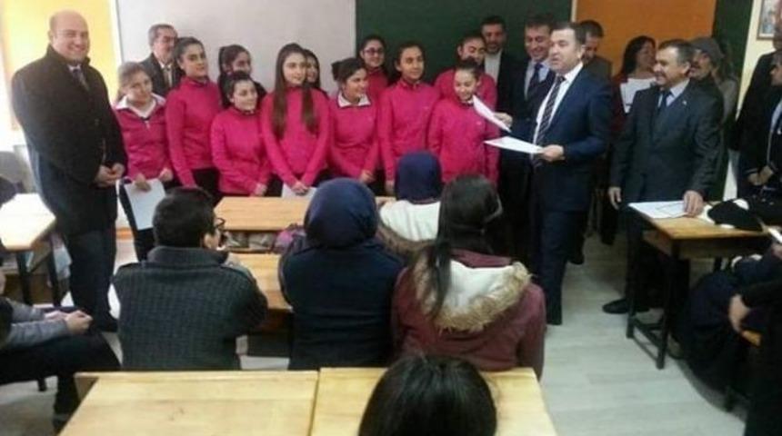 Avanos’ta Karneleri Kaymakam Eldivan Dağıttı