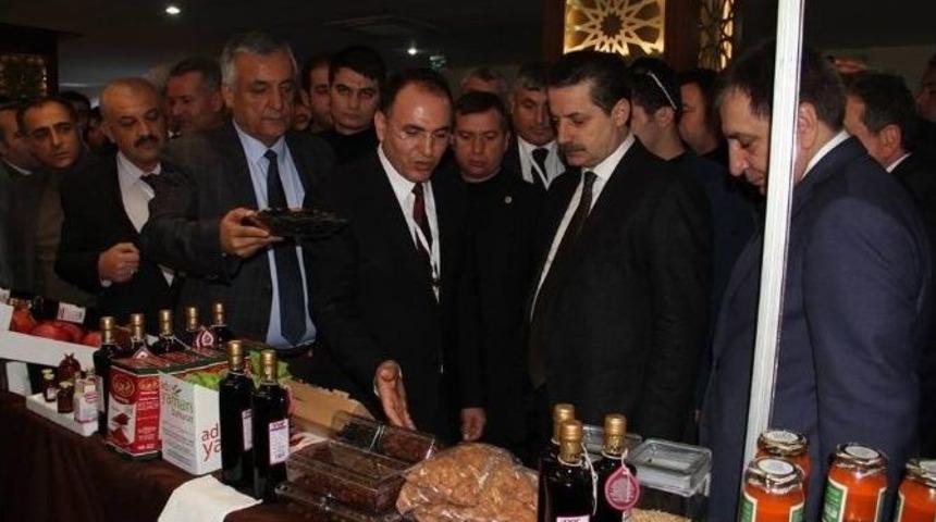 Bakan Çelik’ten Adıyaman Standına İlgi