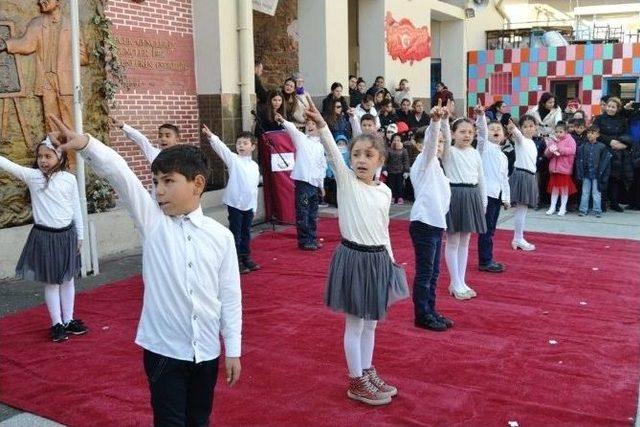 Ayvalık’ta Öğrencilerin Karne Heyecanı