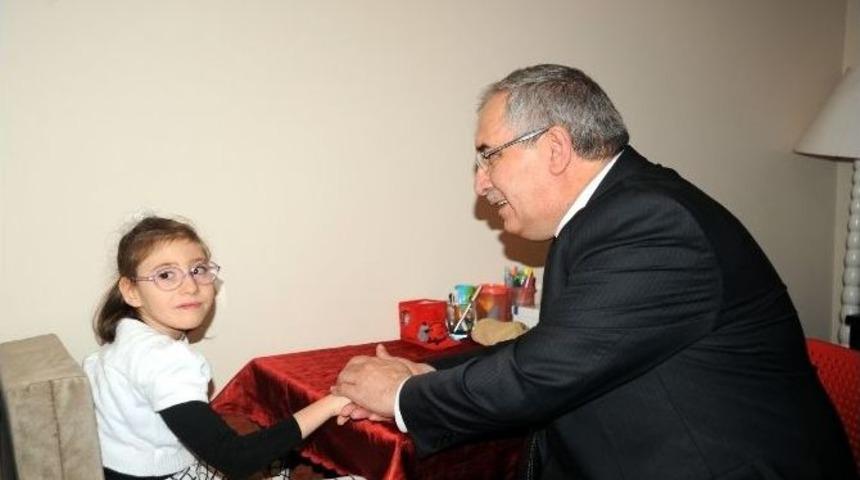 Bilecik&rsquo;te Evde Eğitim G&ouml;ren &Ouml;ğrencinin Karne Sevinci