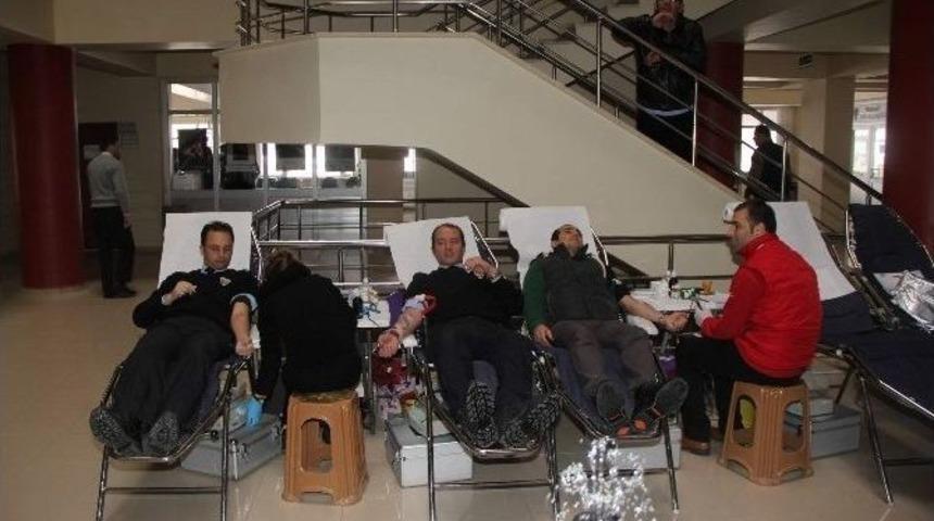 Yozgat Emniyet’ten Kızlay’a Kan Bağışı