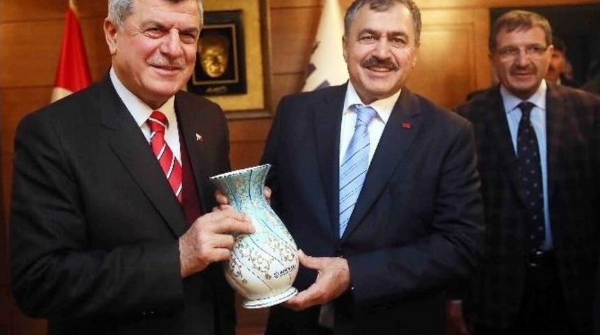Bakan Eroğlu&rsquo;ndan Kocaeli B&uuml;y&uuml;kşehir&rsquo;e Ziyaret