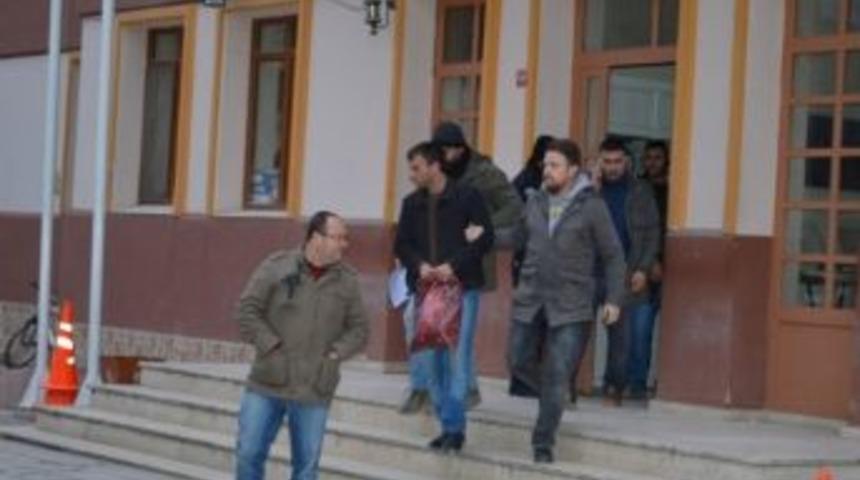 3 Kişiyi Yaralayan Zanlı Tutuklandı