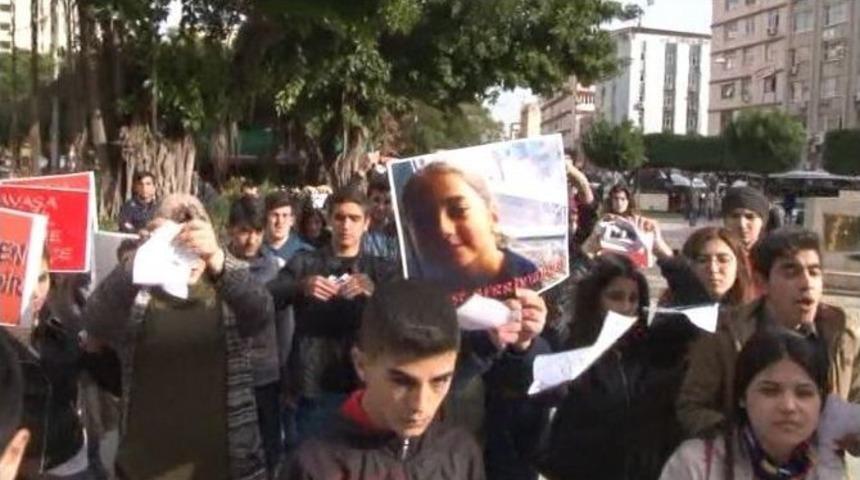 30 Lise &Ouml;ğrencisi Karnelerini Yırttı